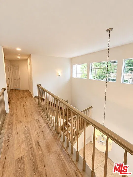 4 bed, 2.5 bath, 2077 sqft, $6,500 — Photo 4