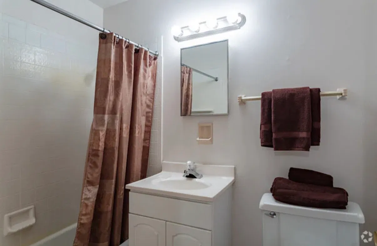 2 bed, $1,294 — Photo 4
