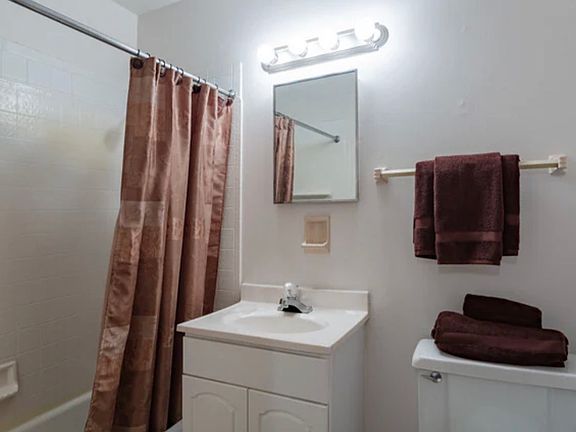 4th image of 3140 W Howard Ave #1