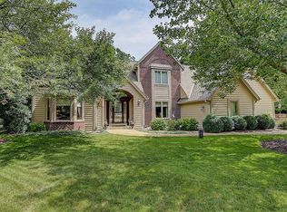 W245S6020 Red Wing Dr, Waukesha, WI 53189
