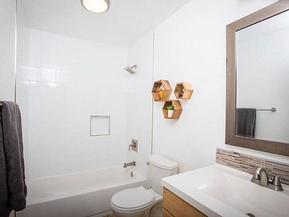 5th image of 2930 Broadway Unit 44
