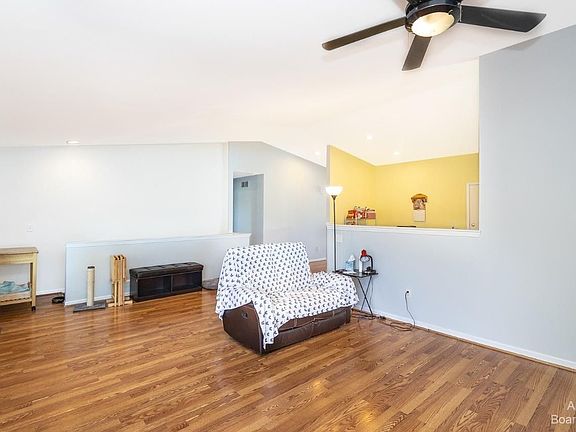 5th image of 7428 Maplelawn Dr