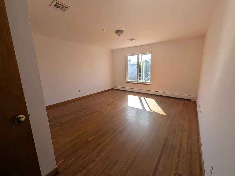 305 7th St #3 — Photo 7