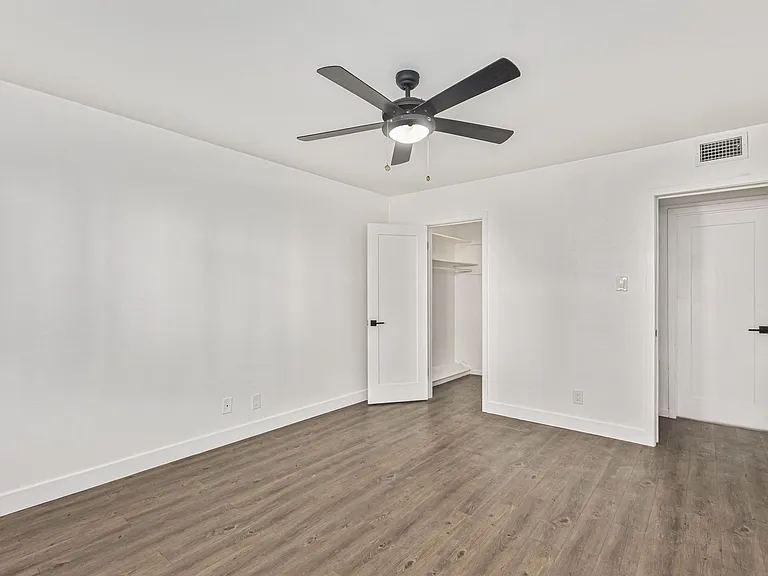 The Shorewood Apartments — Photo 29