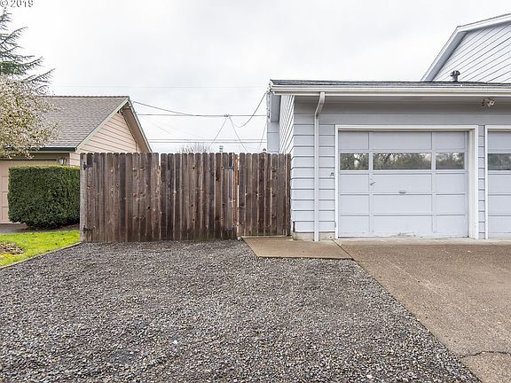 2nd image of 365 NE 18th Ave