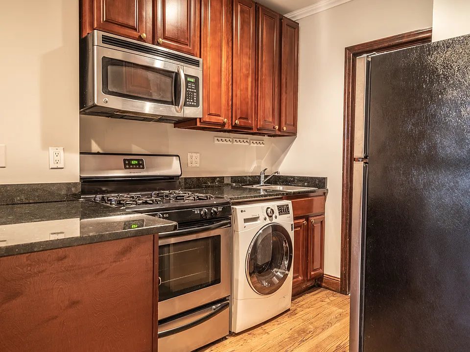 46 E 1st St #2B