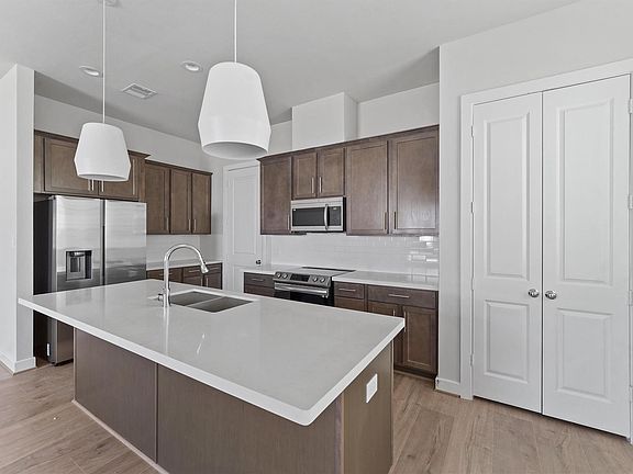 3rd image of 5914 Haring Ln