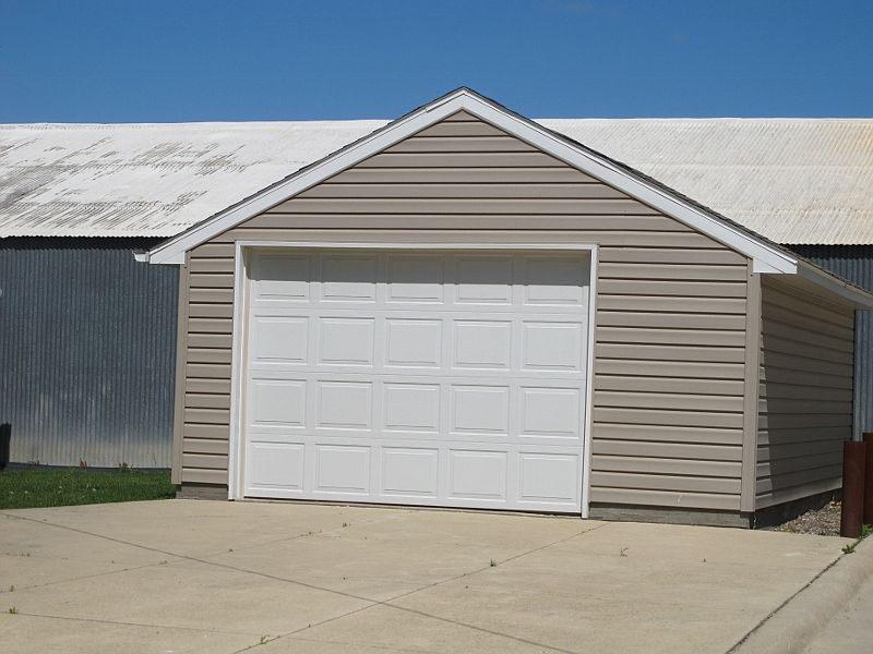 Oversized 1 Car Garage