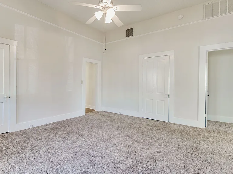 1224 E Strong St — Photo 15