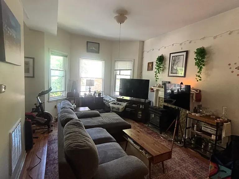 1143 W Wrightwood Ave #1F — Photo 4