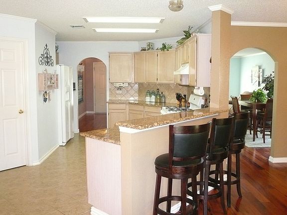 4th image of 902 Woodhollow Ln