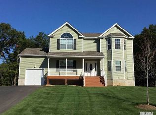 91 Madeline Rd, Ridge, NY 11961