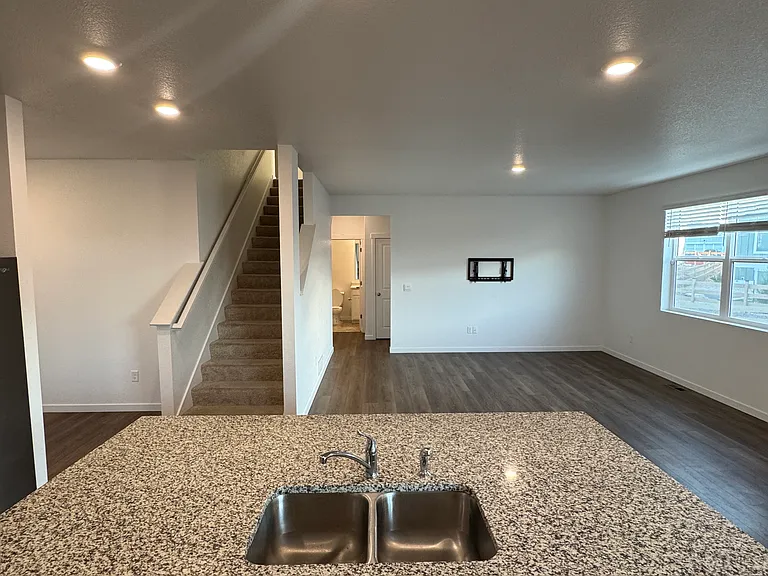 109 62nd Ave — Photo 7