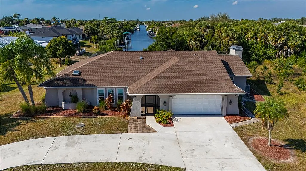 3 bed, 2.0 bath, 2697 sqft, $4,500 — Photo 2
