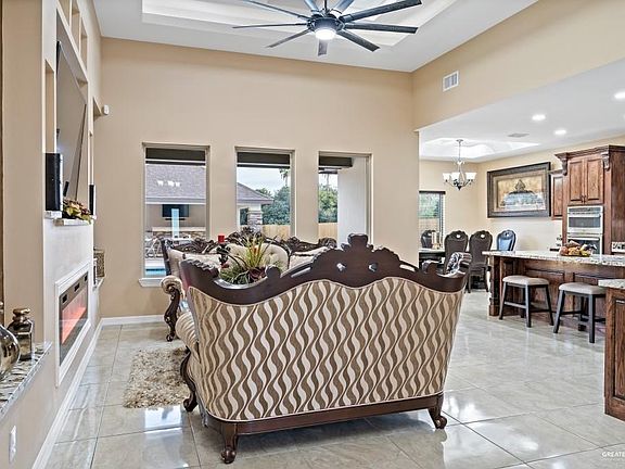 4th image of 627 Yoli Ln