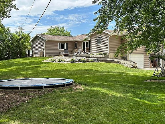 4th image of 150 Riverside Ct
