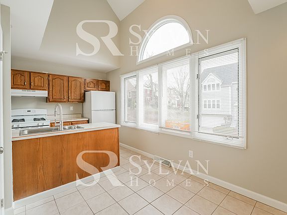 5th image of 102 Abbey Ln
