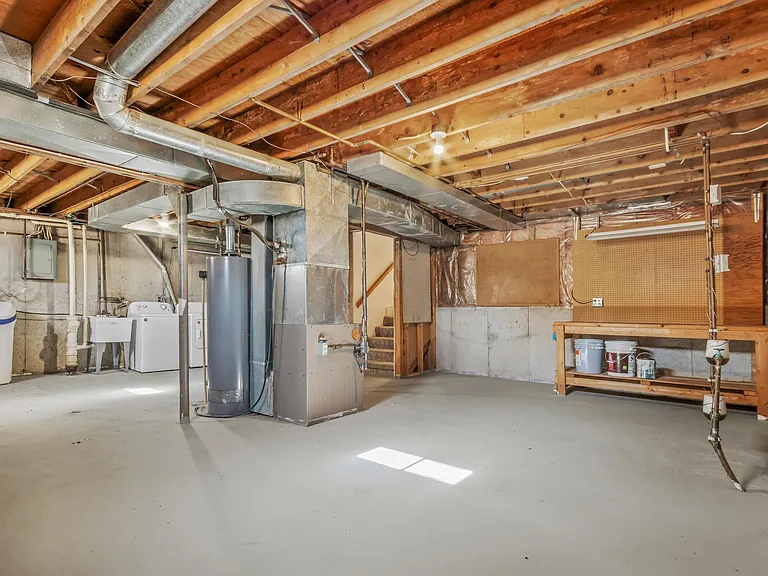 1302 N Gammon Rd — Photo 21