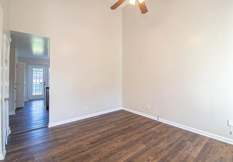 529 Indian Ave — Photo 3