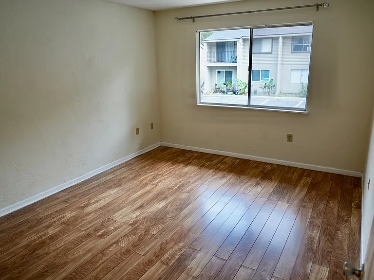 1035 SW 9th St #H21 — Photo 5