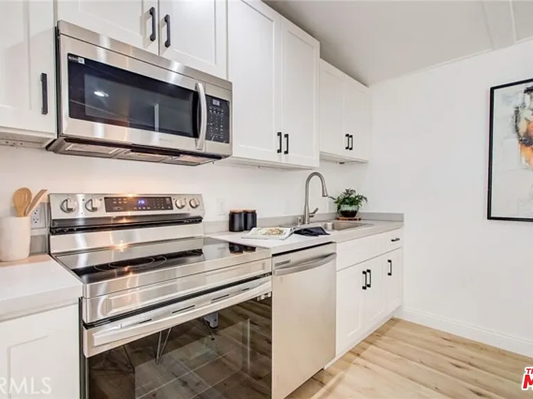 1856 W 14th St #1/2 — Photo 9