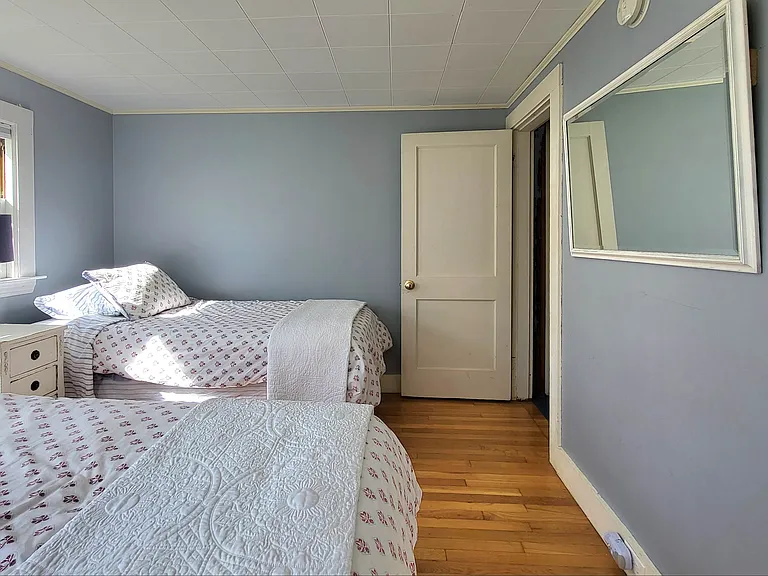 92 Bourne Ave — Photo 11