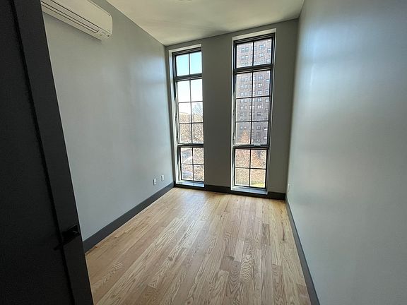 4th image of 85 Humboldt St #4D