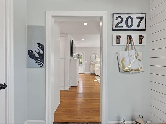 4th image of 252 Foreside Road