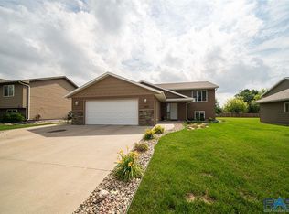 4104 S Klein Ave, Sioux Falls, SD 57106