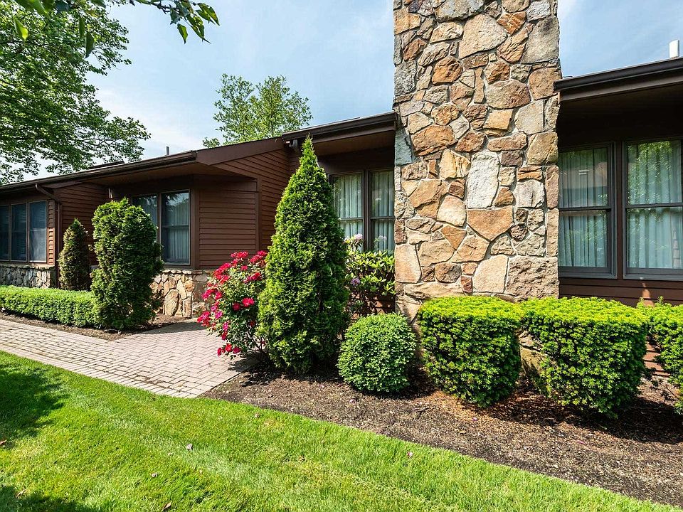 1st image of 37 Hunt Ct