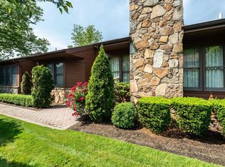 37 Hunt Ct, Jericho, NY