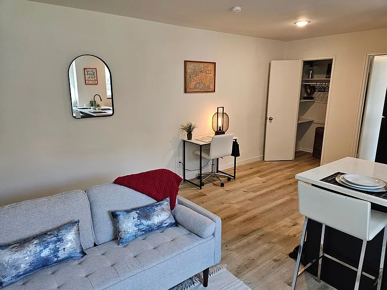 Hillside Apartments — Photo 31