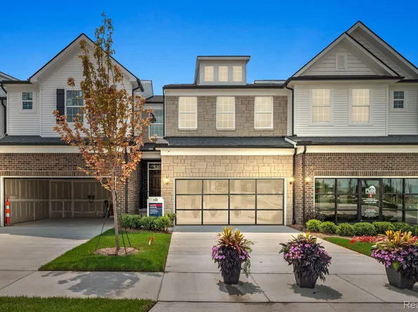 5539 E Spaniel Dr, Ann Arbor, MI 48108