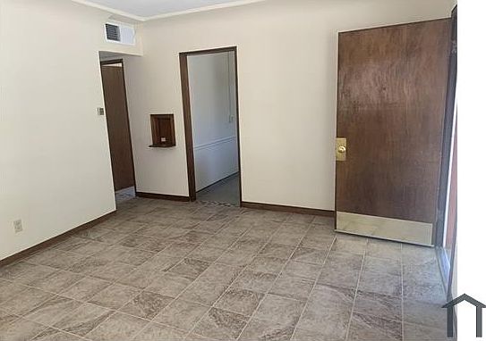 2nd image of 2600 Pershing Dr APT 1