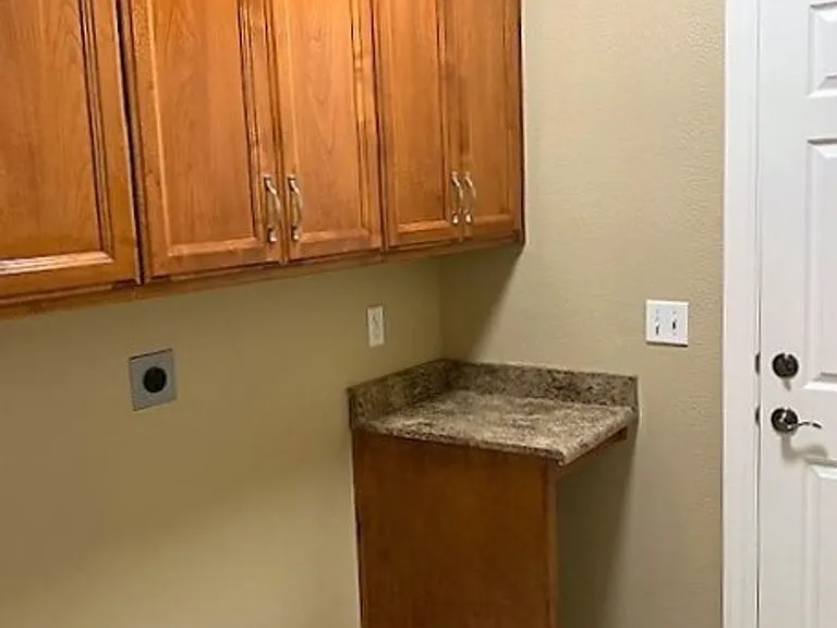 518 Castenda Dr — Photo 15