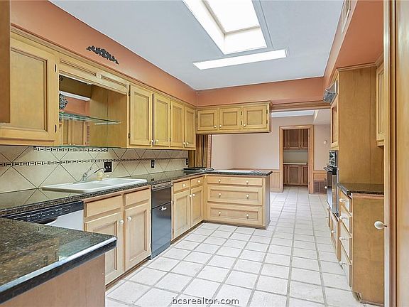 5th image of 5 Forest Dr #Cs