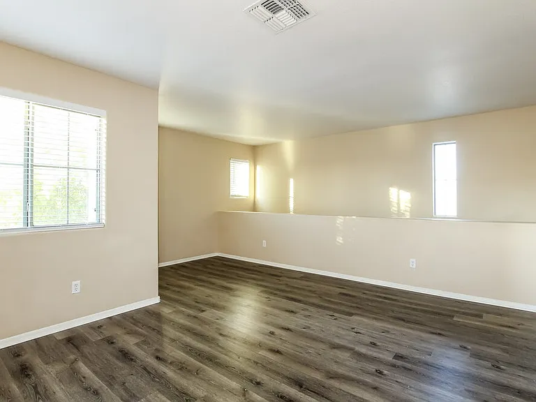 17423 W Watson Ln — Photo 11