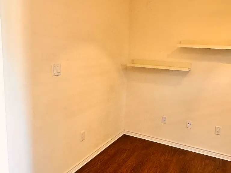 2116 Grove Park Ln — Photo 4
