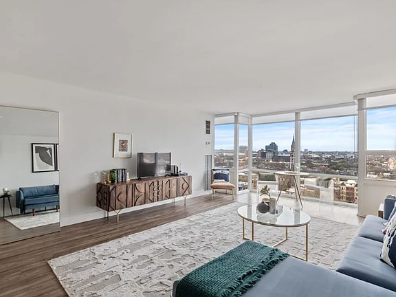 2nd image of 1754 N Wells St #815
