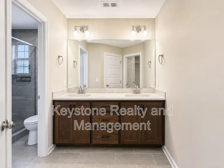 384 Wingfield Dr — Photo 9
