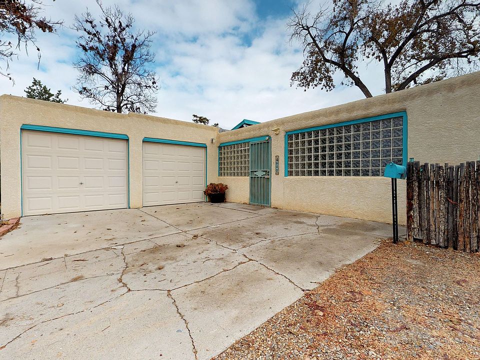 1st image of 900 Alvarado Dr NE