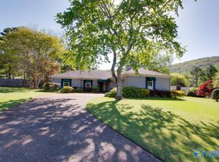 7702 Shadow Bend Dr SE, Huntsville, AL 35802