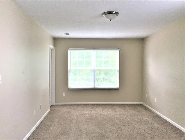 700 Thornton Dr — Photo 5