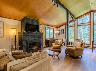 9 Mountain Acres Road, Jamaica, VT 05343