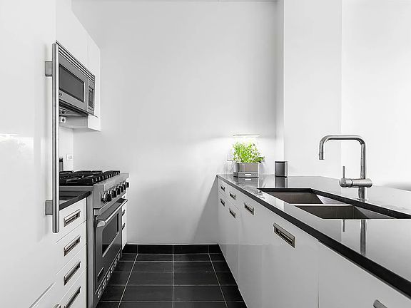 4th image of 46-30 Center Blvd #406