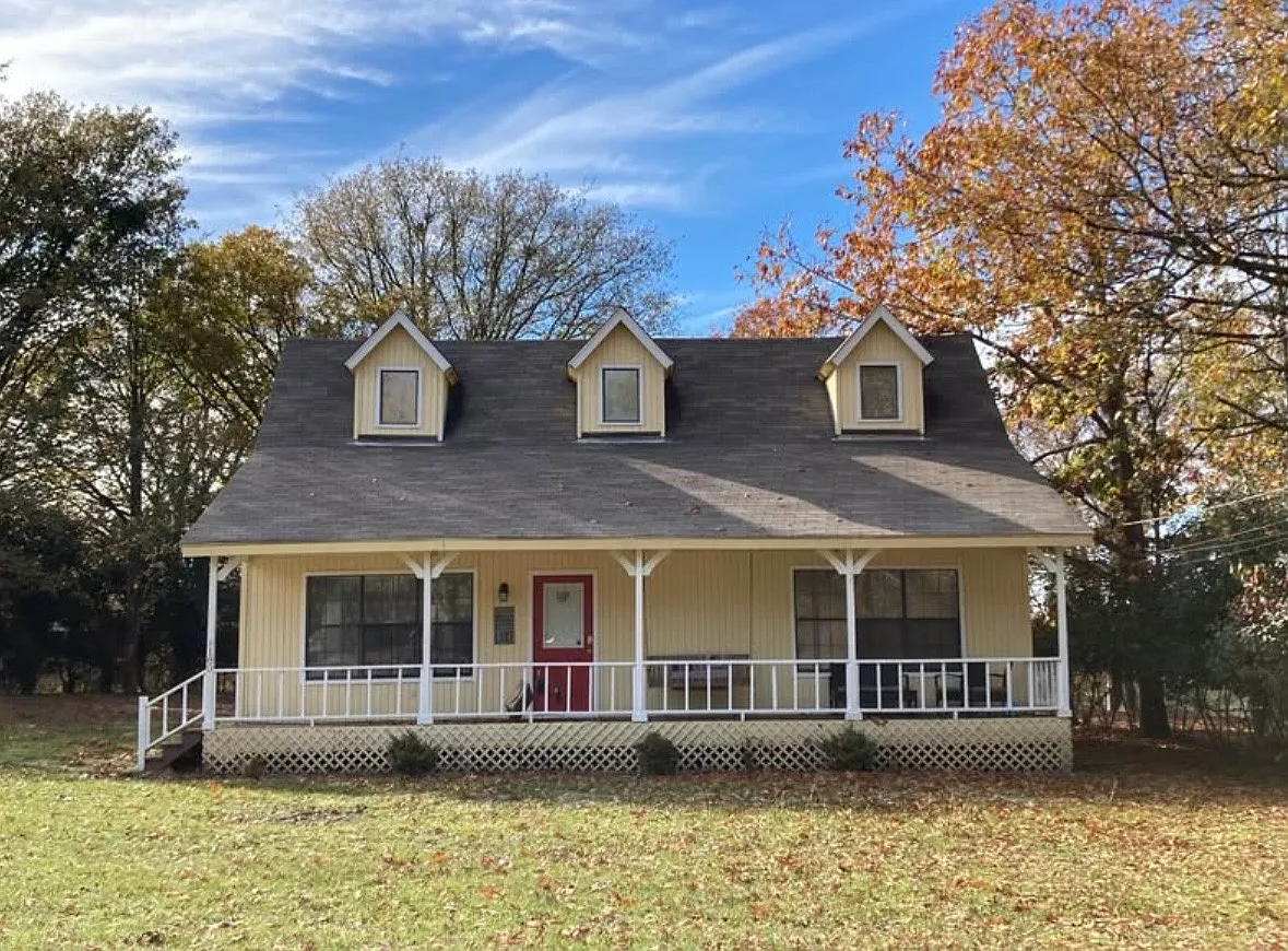 3 bed, 1302 sqft, $1,650 — Photo 1