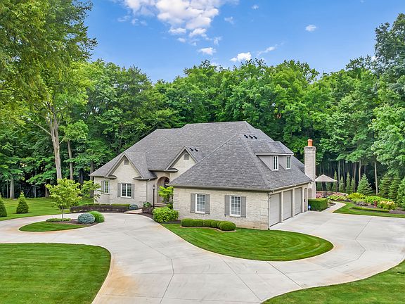 4th image of 924 Woodcrest Way