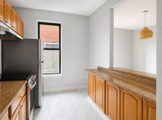 34-56 33rd St #1A, Astoria, NY 11106