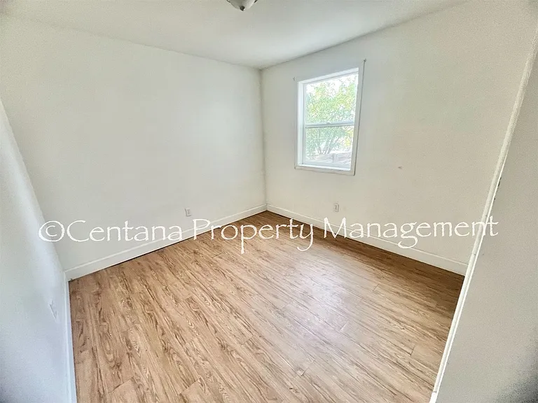 2205 Locust St — Photo 11