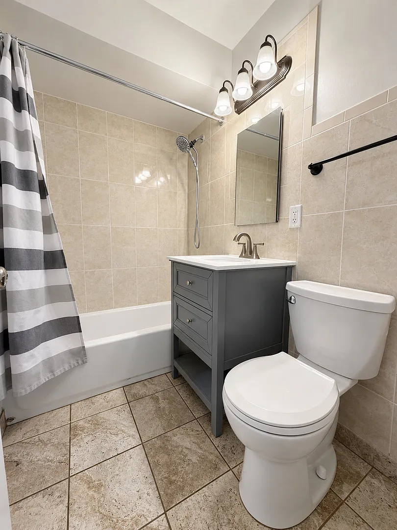 929 S Oak Park Ave — Photo 4